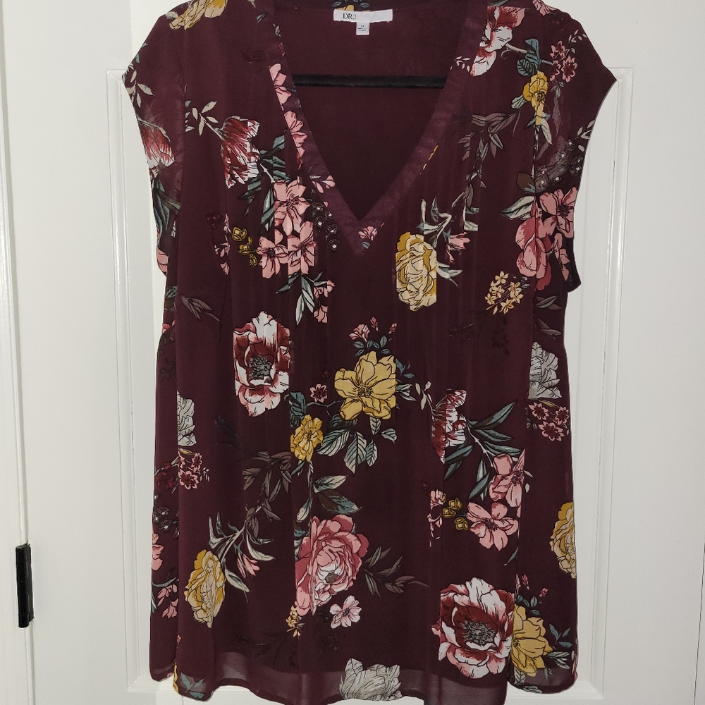DR2 maroon floral top size 1x